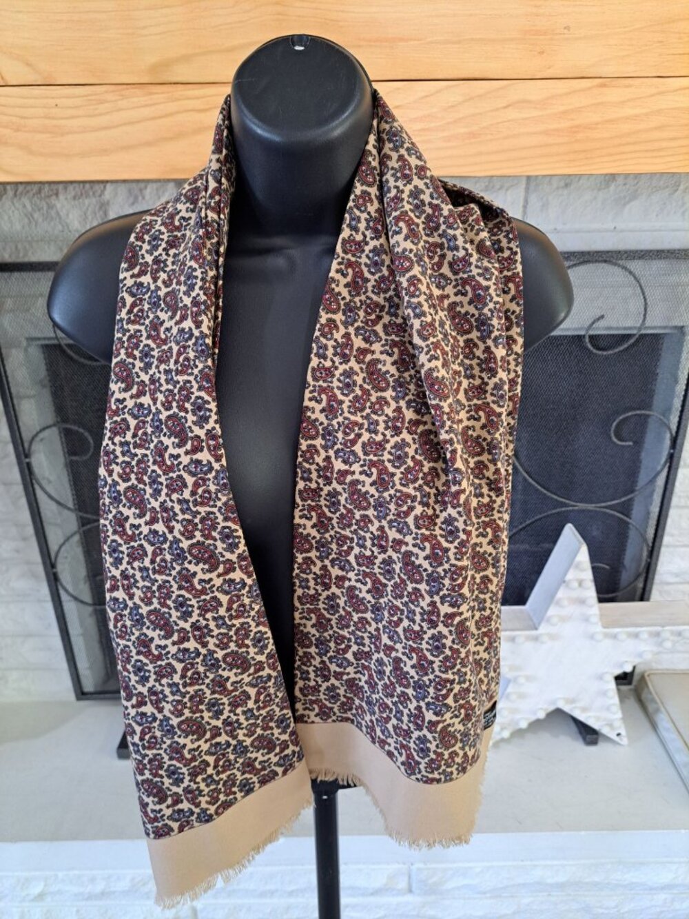 Brooks Brothers Wool Paisley Scarf Beige & Blue Italy Classic Women's OS Light - Picture 5 of 8